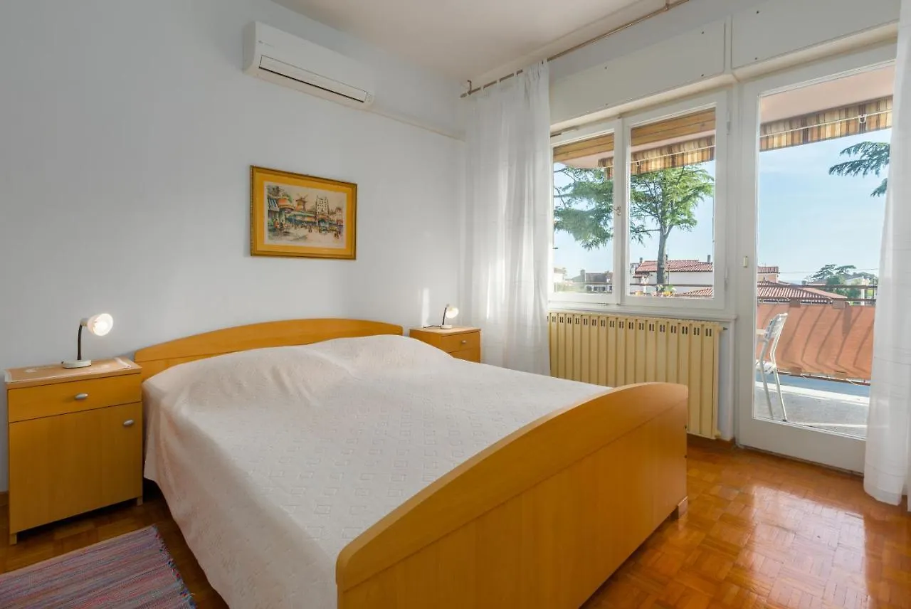 Apartments With A Parking Space Umag - 6992